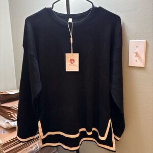 Source Unknown Black and Cream Crew Neck Sweater